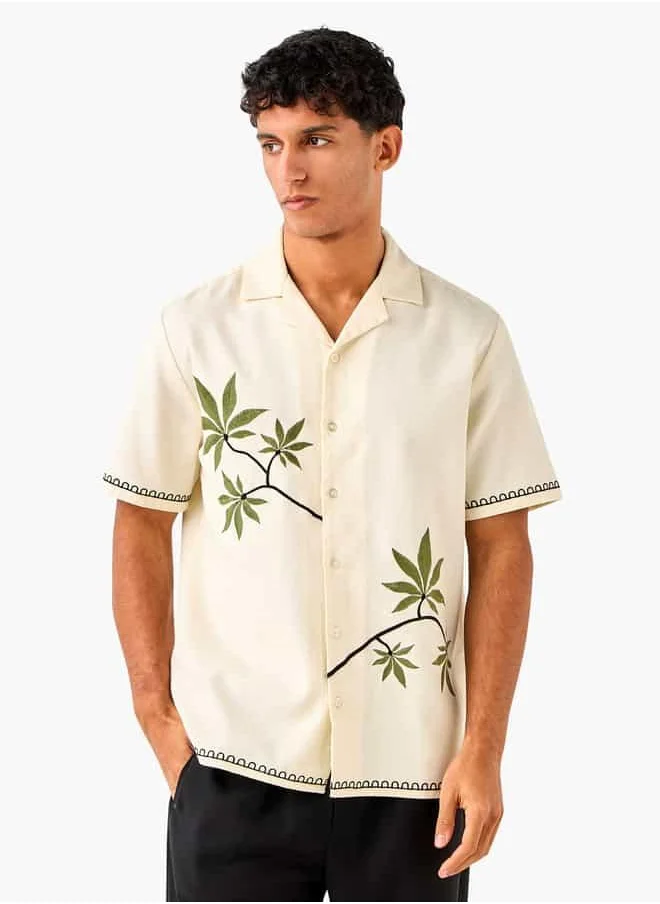 لي كوبر Lee Cooper Leaf Embroidered Shirt with Camp Collar and Short Sleeves