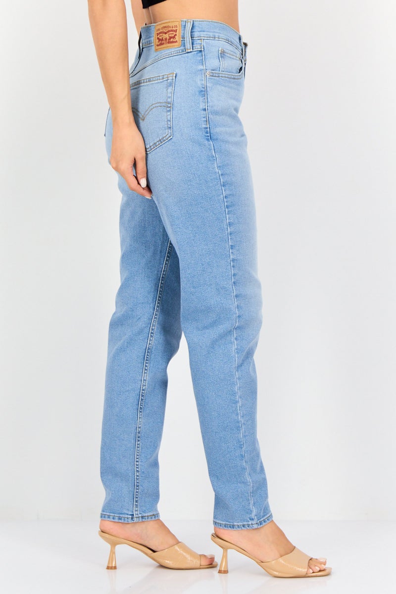 Levi's جينز نسائي مريح قابل للتمدد، أزرق فاتح - Image 2