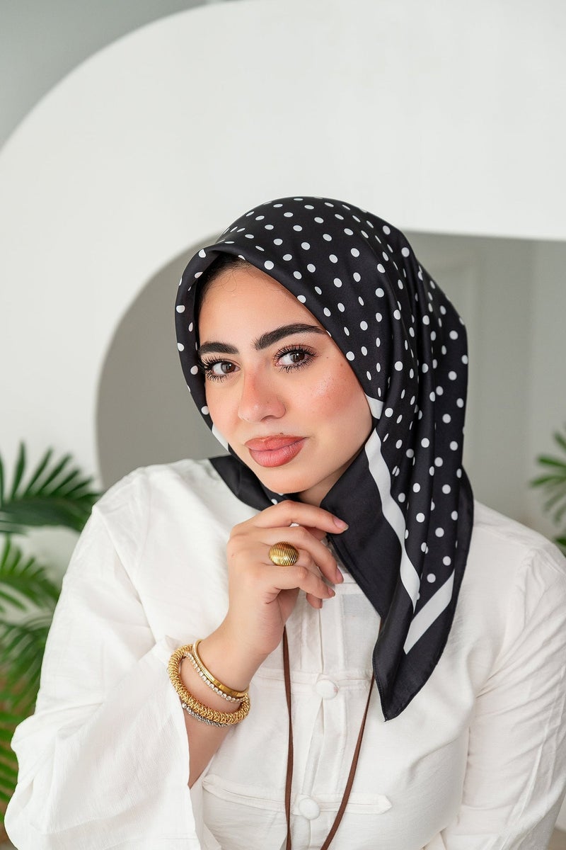 طرحة منقطة ساتان حرير مربعة راقية - أسود