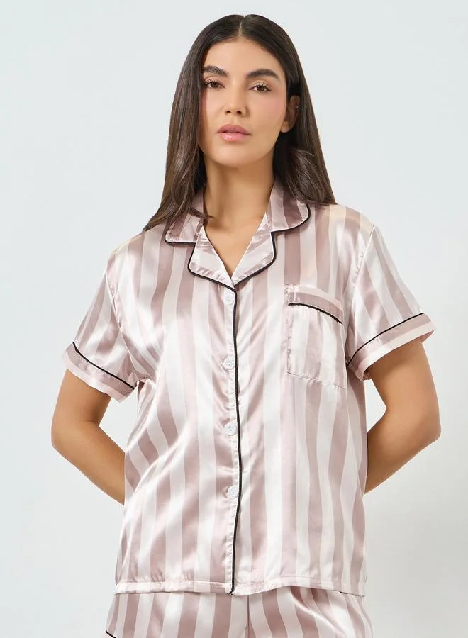 تايك تو مجموعة من شورت وبلوزة مخططة بحواف