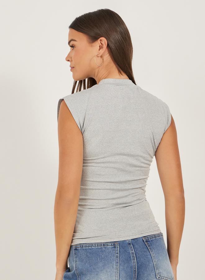 ستايلي تيشيرت ضيق بياقة عالية وطبعة شعار - Image 5