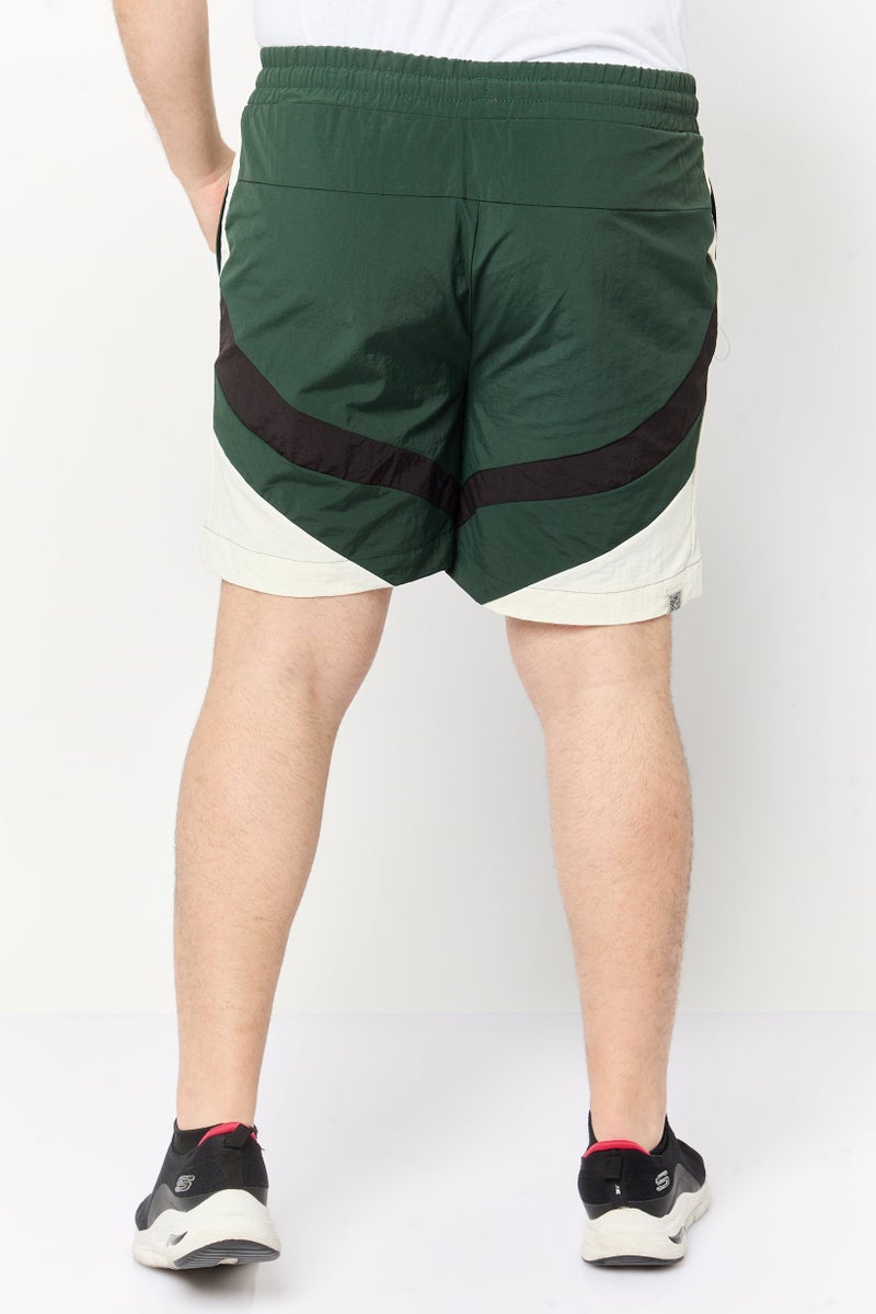 The Giving Movement شورتات أساسية للرجال بشعار العلامة التجارية، أخضر داكن - Image 3