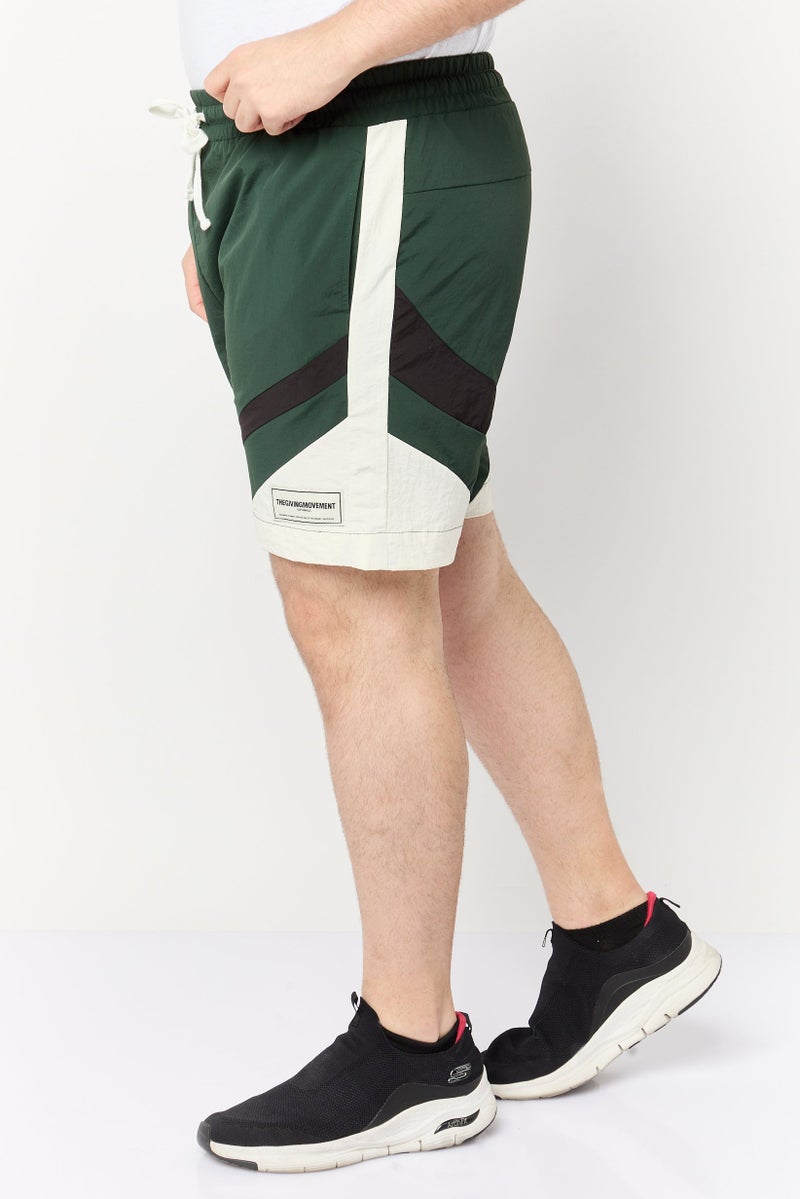 The Giving Movement شورتات أساسية للرجال بشعار العلامة التجارية، أخضر داكن - Image 4