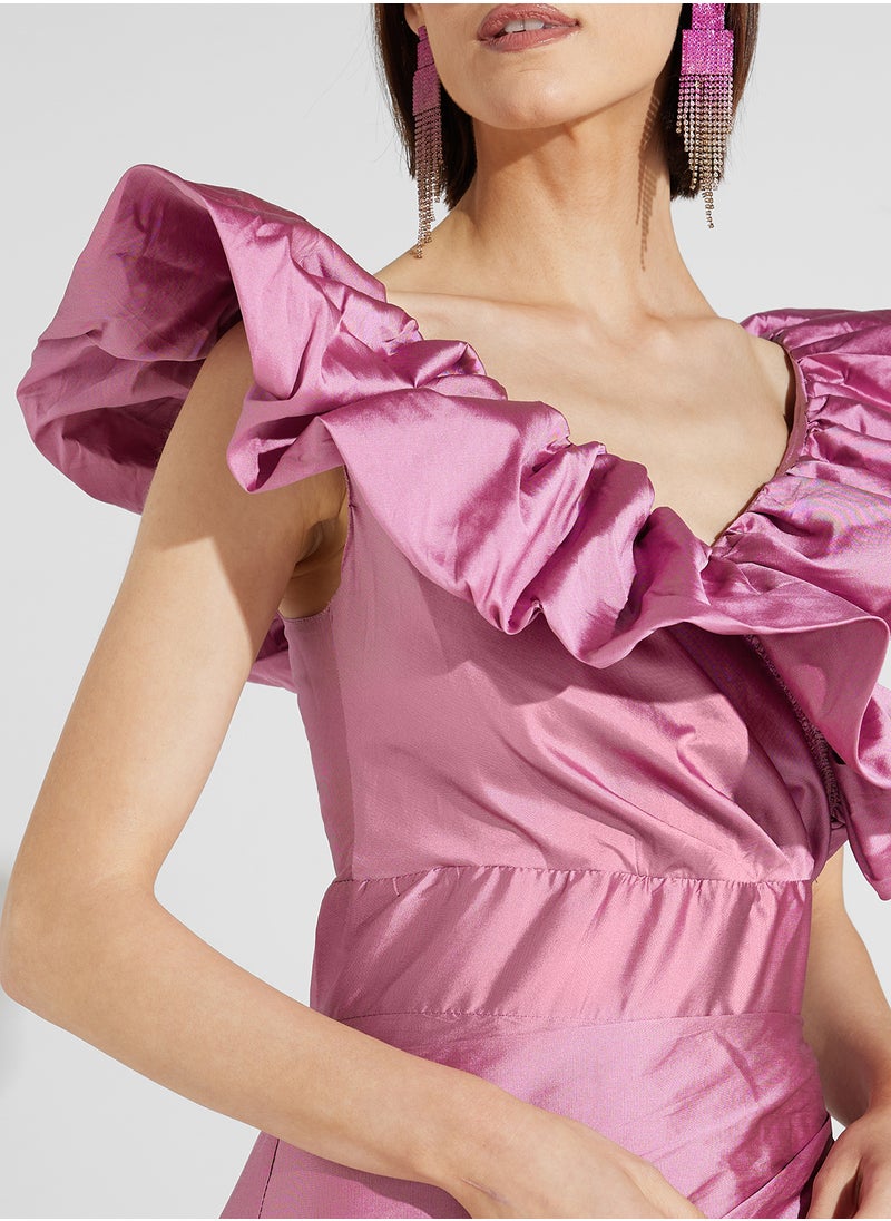 Namshi x Ruffled Shoulder Dress With Asymmetrical Waist Cut  - Image 4