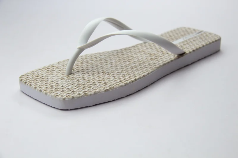Voices Slim Sardenha Women'S Flip Flops With Square Shape Printed Sole - White