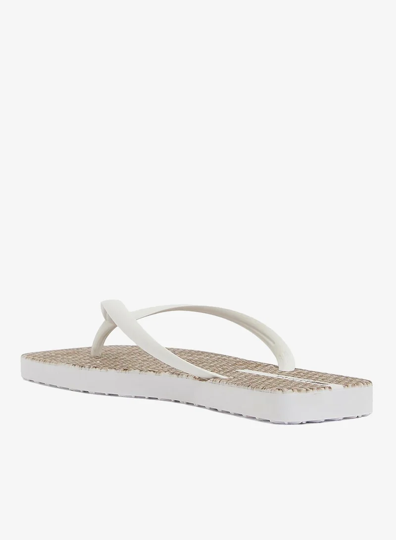 فويسيز شباشب نسائية ساردينيا بتصميم مربع ونعل مطبوع - أبيض