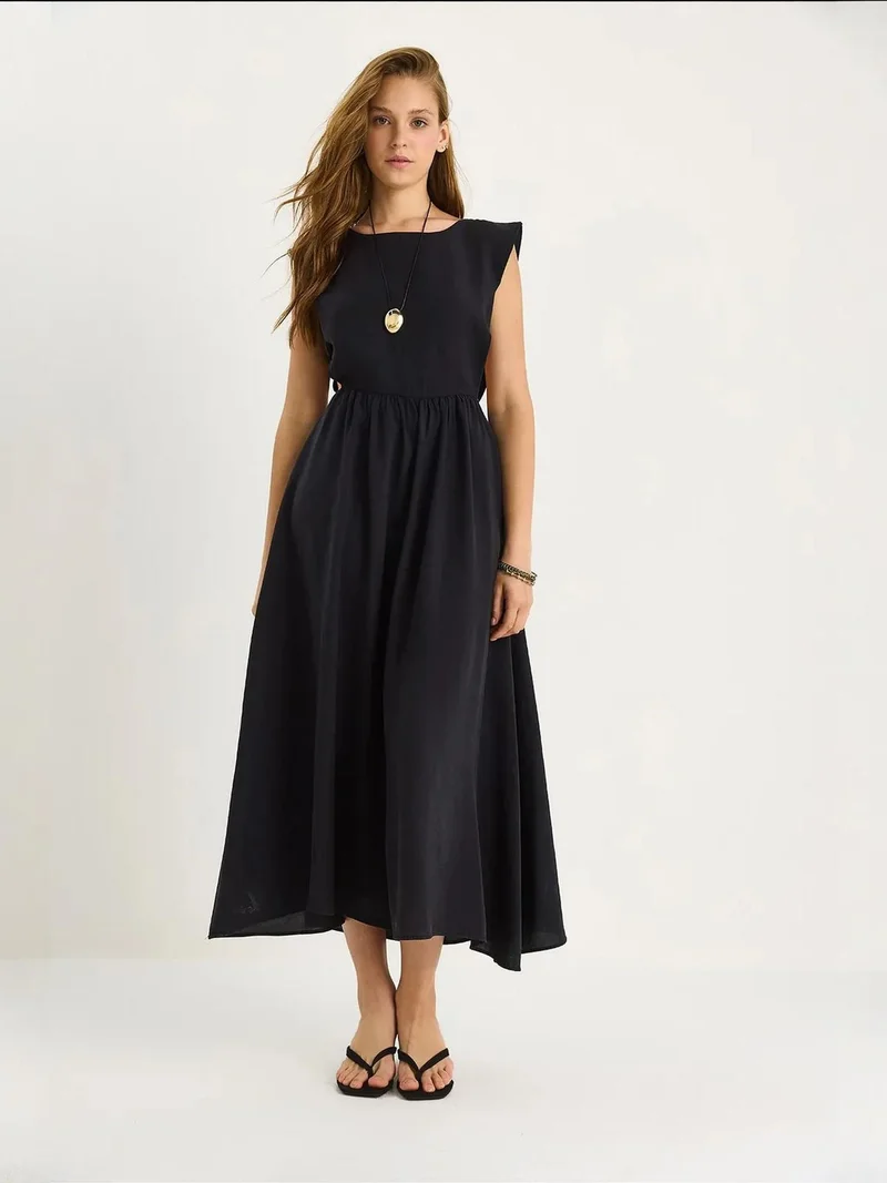 Bianco Lucci LUCCI Cut Out Detailed Midi Dress