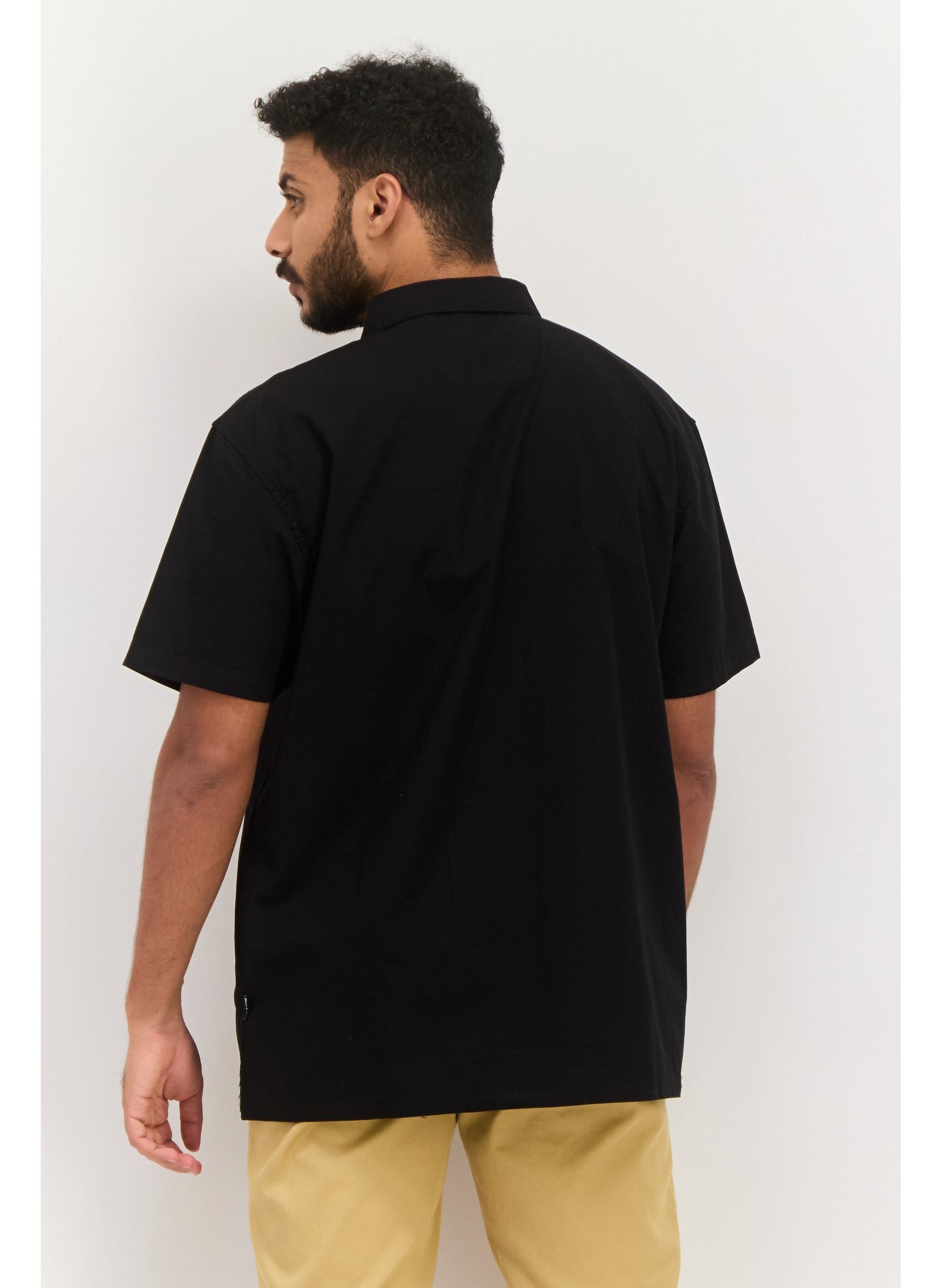 Men Regular Fit Brand Logo Short Sleeve Casual Shirt, Black - https://f.nooncdn.com/p/pzsku/Z423A486DAA2D46D436DEZ/45/1746201668/98e72773-a7c7-405e-958d-716ca1fc9989.jpg?width=original