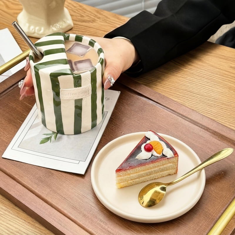 Ferrochef فنجان قهوة سيراميك من فيرو شيف 2 عبوة مع ثقب للشرب فنجان إسبريسو 10 أونص مع مصاصات مزخرف يدويًا بخطوط من البورسلين لفنجان القهوة والشاي كابتشينو لاتيه للمطبخ والطعام والسفر (أخضر، بني) - Image 3