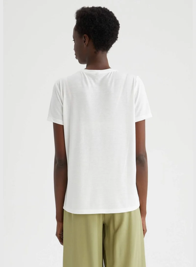 ديفاكتو Relaxed Fit V-Neck Short Sleeve T-Shirt