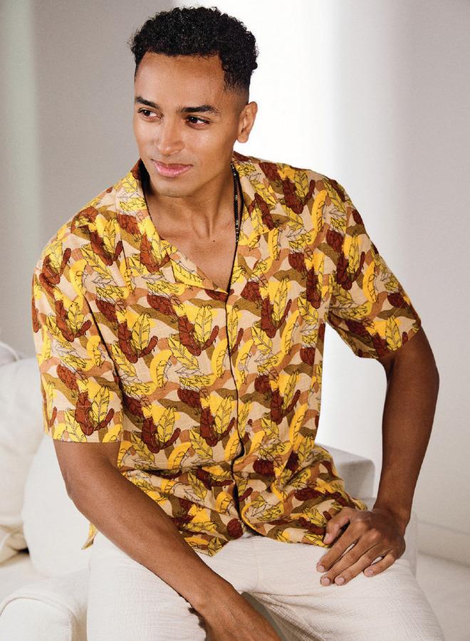 ايكونيك قميص ياقة مخيم بطبعة أوراق الشجر الأيقونية بالكامل - Image 1