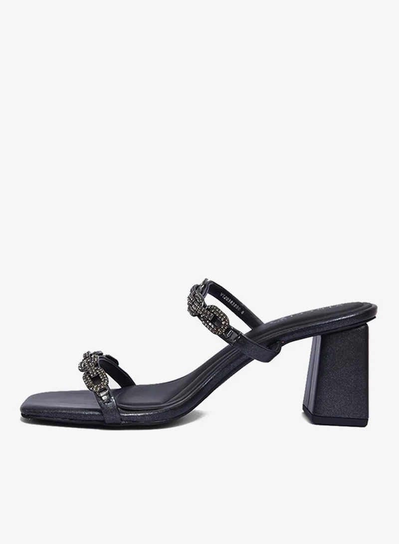 فينتشي صندل بكعب متوسط ​​وأشرطة متعددة