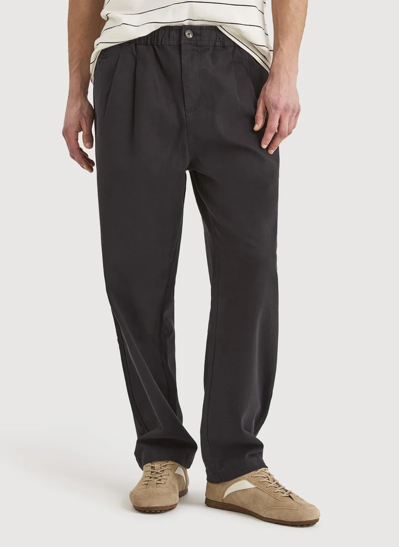 Men Regular Fit Pants for Versatile Styling - Black