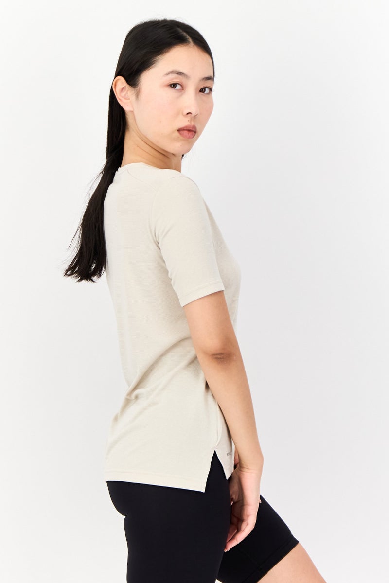 Adidas تي شيرت رياضي نسائي بأكمام قصيرة مناسب في الهواء الطلق، بيج - Image 4