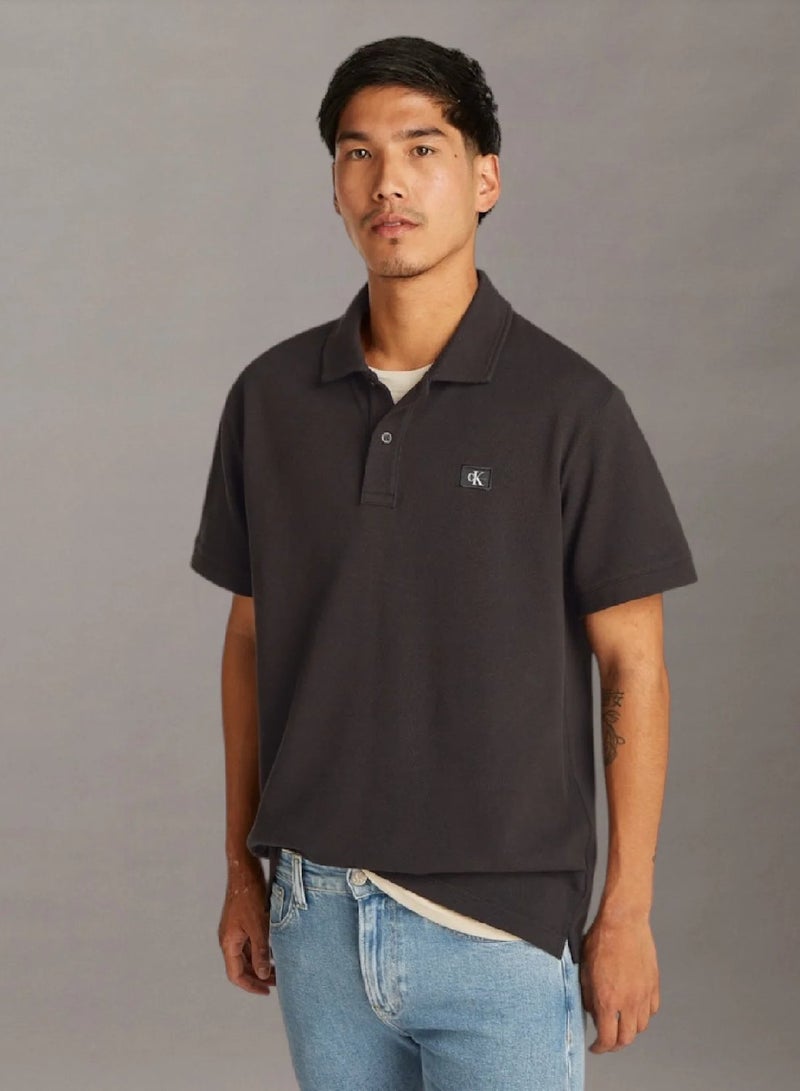 كالفن كلاين جينز بولو شيرت مزين بحروف كلفن كلاين - Image 1