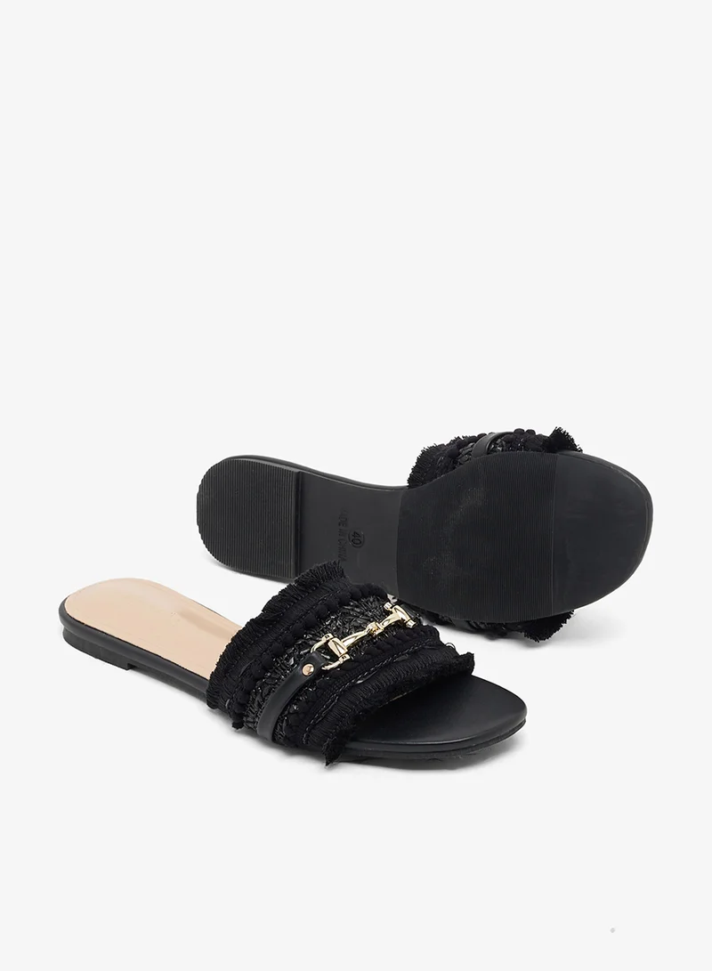 Khizana Flat Sandals