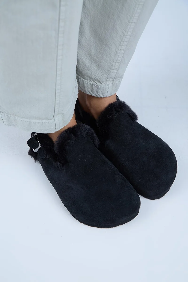 Manijero Manijero (Holly 2 Fur-Lined) Women's Genuine Leather Black Clogs with Belt and Buckle