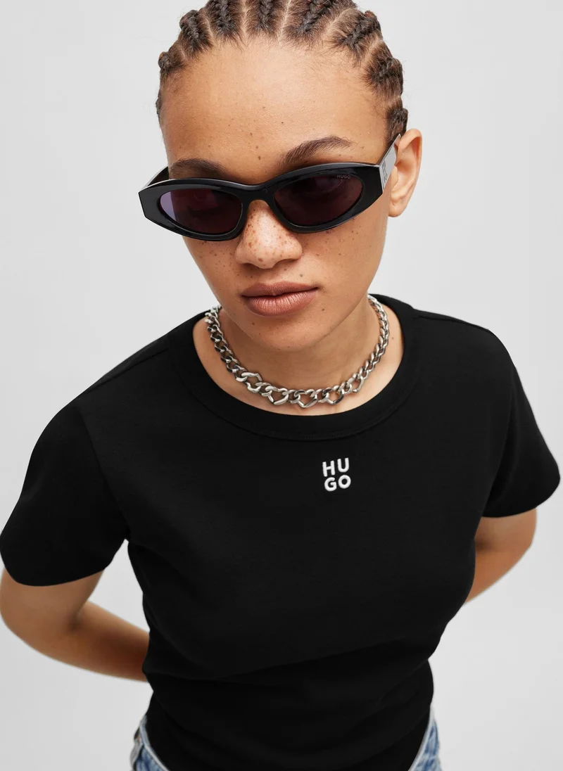 هوجو تيشيرت قطن بمزيج مع شعار مكدس مطرز