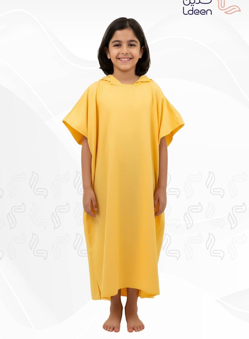 لدين روب مطوّر مصنوع من الألياف الدقيقة (مايكروفايبر) فائق الامتصاص مع ميزة الجفاف السريع بعد الاستخدام بتصميم أنيق وحجم مناسب مغلّف في حقيبة أنيقة ليكون رفيقك في كل وقت. - Image 1