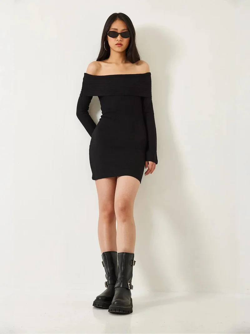 بيانكو لوتشي فستان قصير ضيق بكتف مكشوف من لوكسي