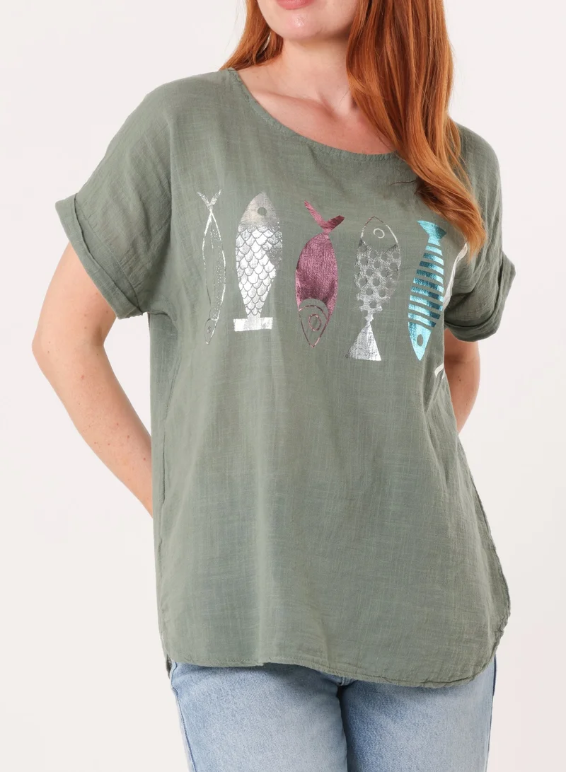 بلو فانيلا بلوزة بطبعة سمك قزحي