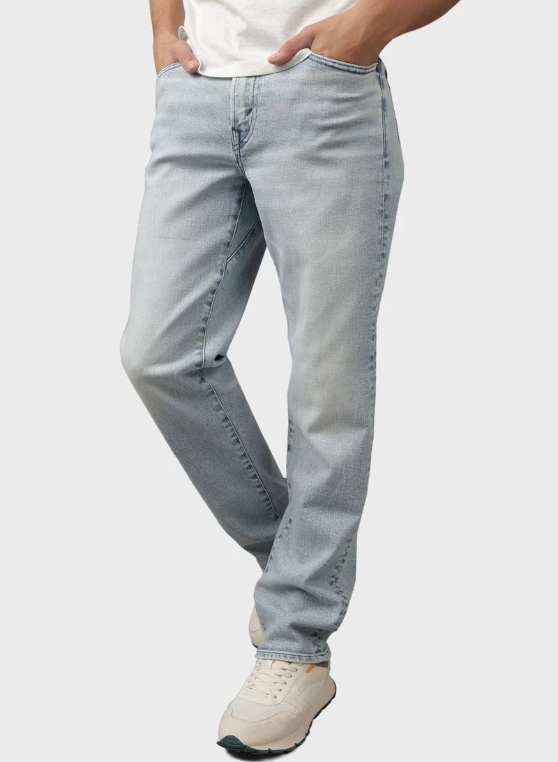 امريكان ايجل Light Wash Essential  Straight Fit Jeans