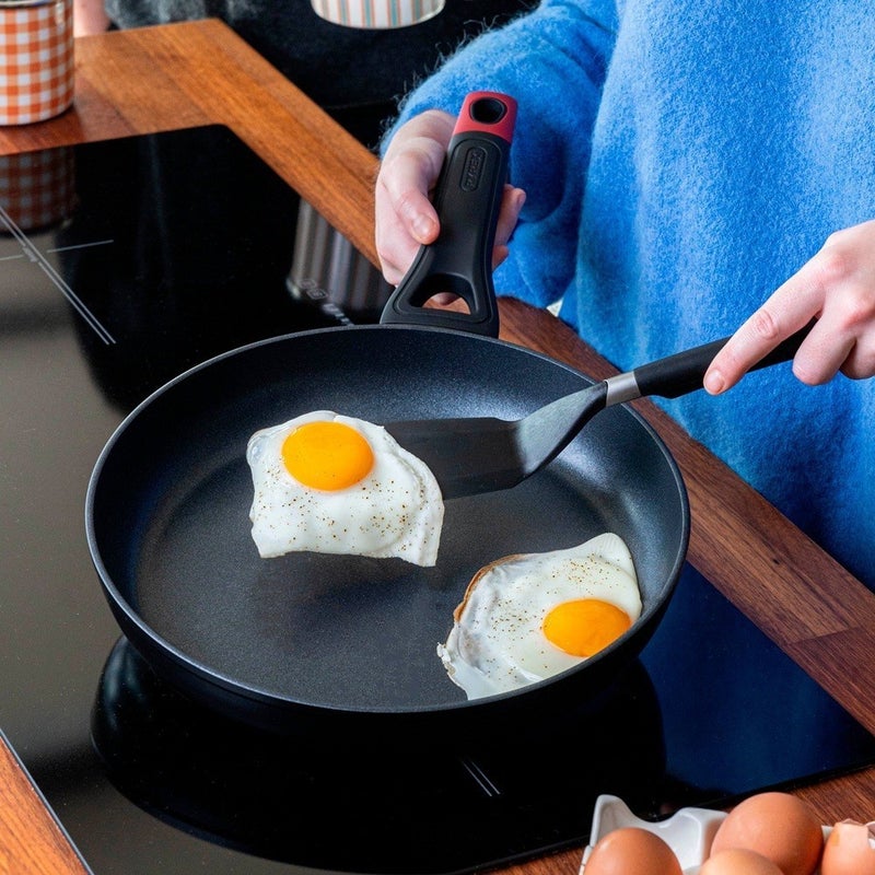 بيريكس Pyrex Optima+ 30cm Extra-Large Frying Pan , PFAS-Free Non-Stick Aluminium Skillet, Durable Scratch-Resistant Coating, Even Heat Distribution, Family-Size Cooking, Black Black 30cm - Image 3
