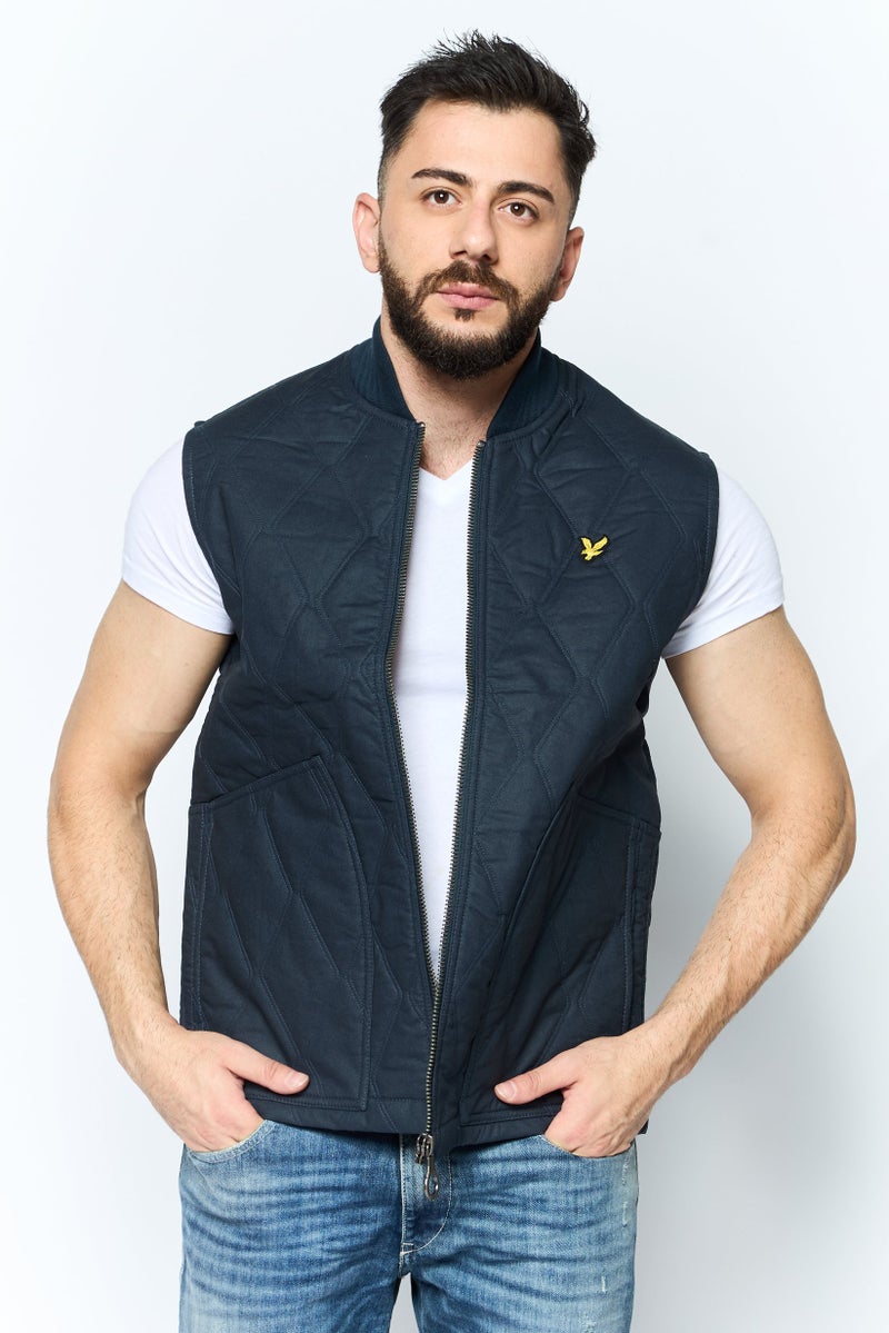 Lyle & Scott سترة صدرية مبطنة بشعار العلامة التجارية للرجال، كحلي - Image 1