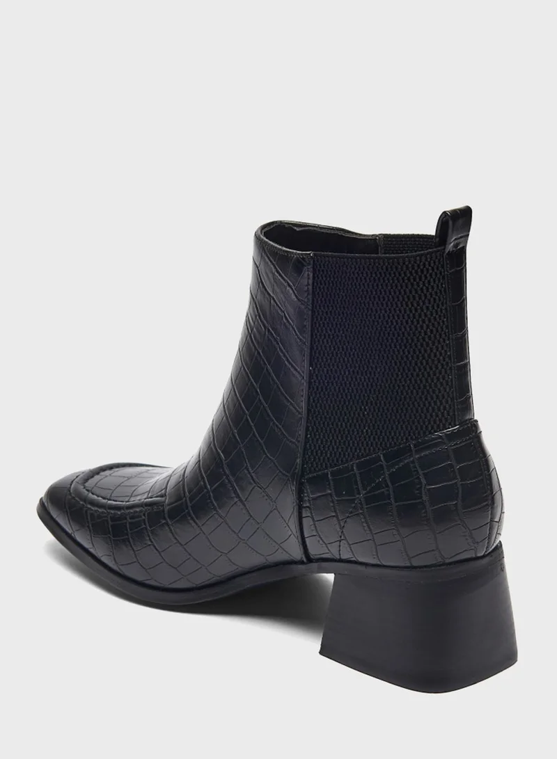 shoexpress Textured Ankle Boots