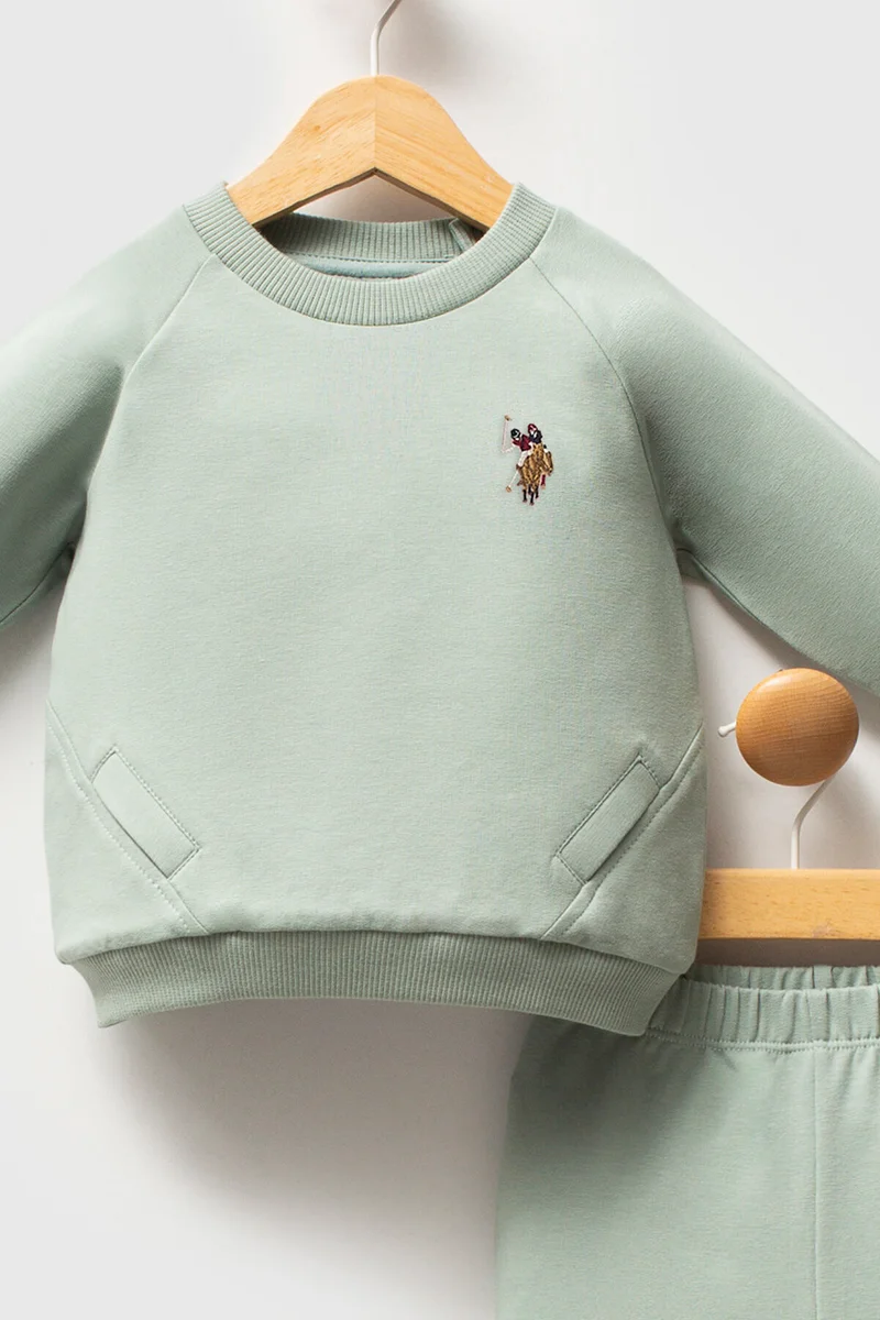 يو اس بولو اسن طقم ملابس أطفال أخضر من قطعتين من يو إس بولو أسن للأولاد