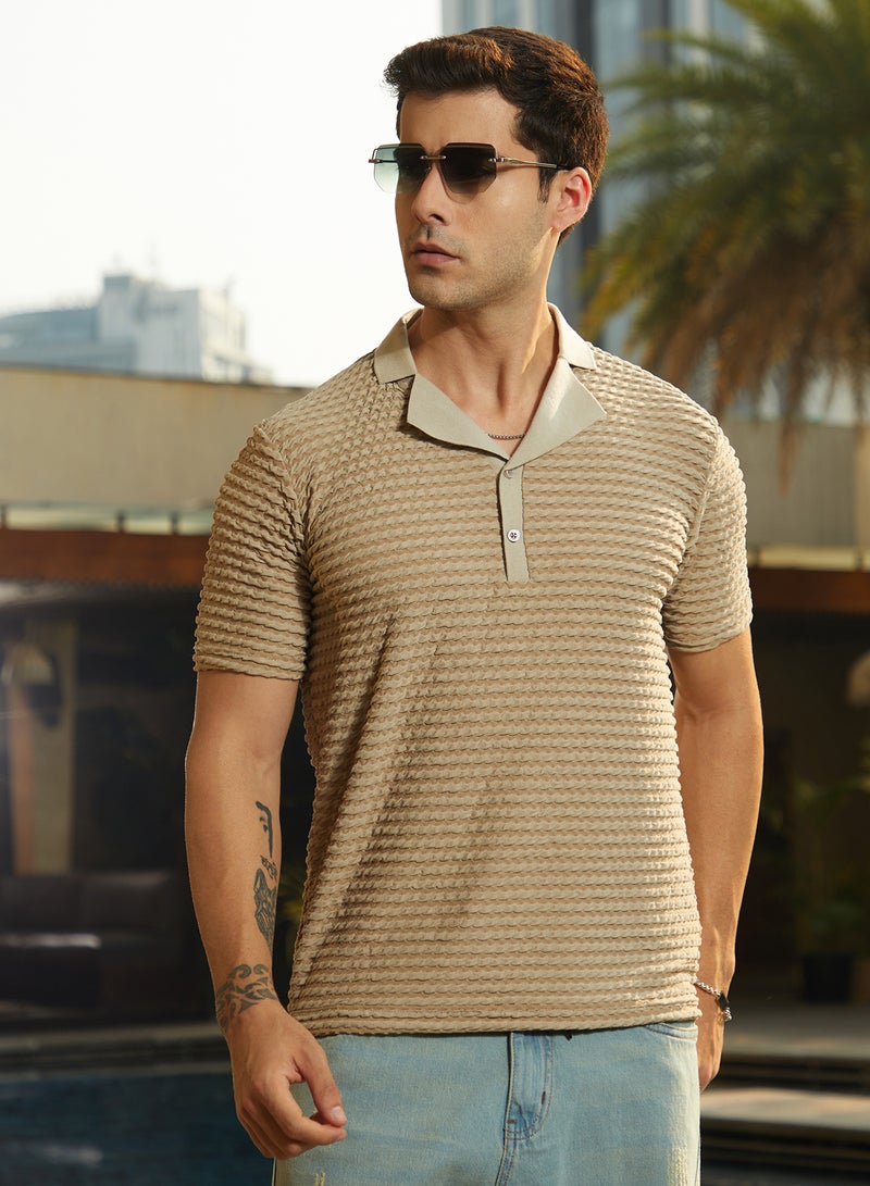 كامبوس سوترا Men's Ash Brown Crease-Tactile Cuban Polo T-Shirt - Image 1