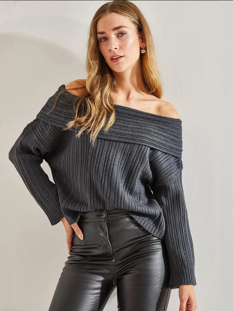 بيانكو لوتشي بلوفر محبوك بكتف مكشوف من لوتشي