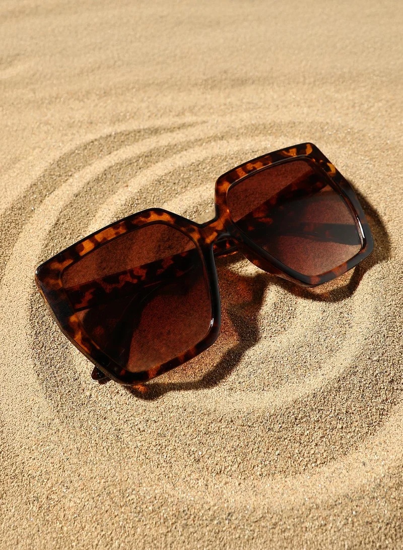 صوص هاوت نظارة شمسية بإطار كبير كامل الحواف مع حماية من الأشعة الشمسية للنساء