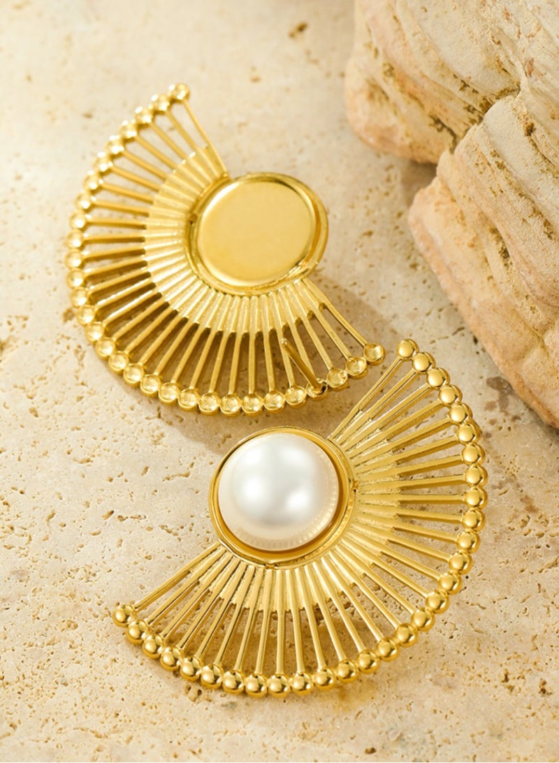 أقراط مرصعة من الفولاذ المقاوم للصدأ مع لآلئ على شكل مروحة لإطلالة أنيقة وراقية - Image 4