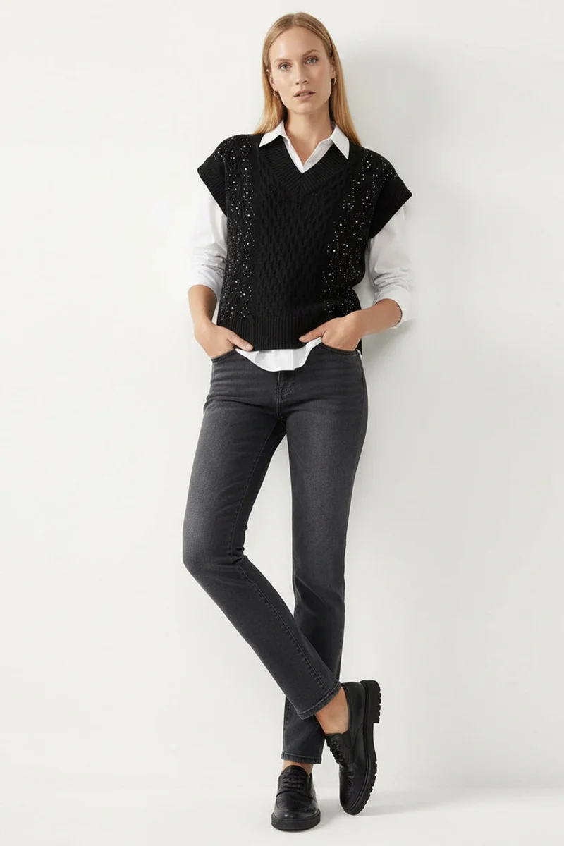 Exquise V-Neck Embellished Sleeveless Oversize Knit Sweater