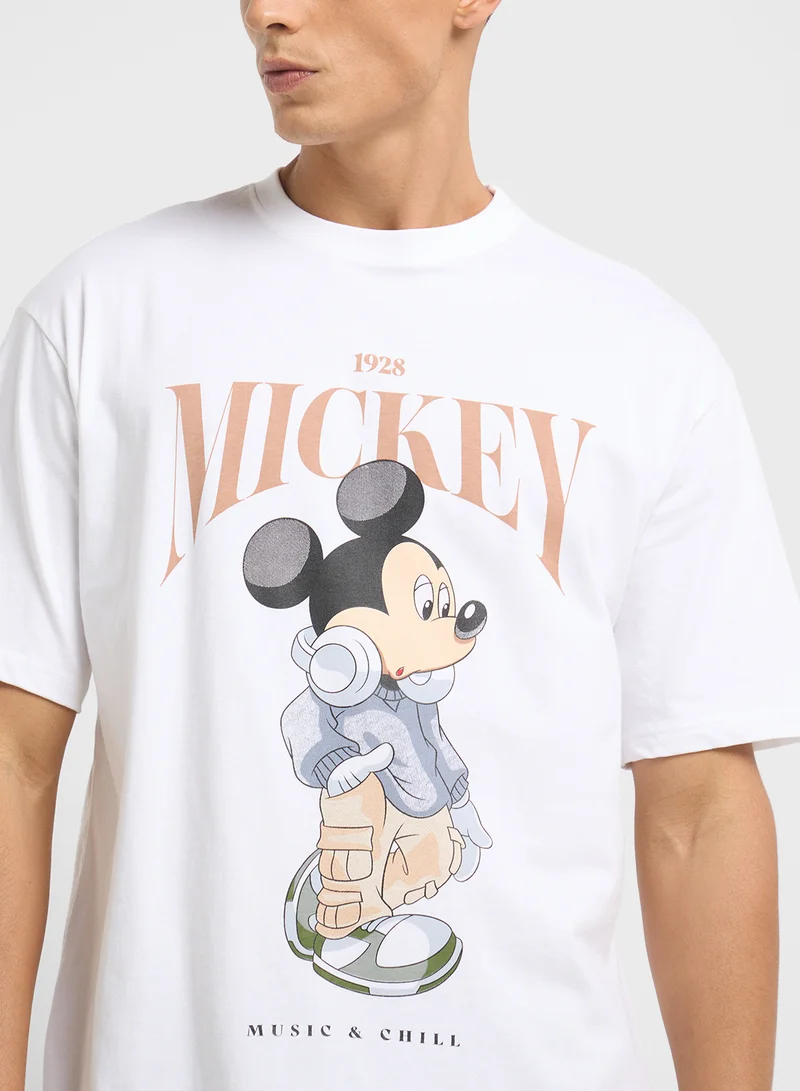 ديزني Mens Over Size Crew Neck