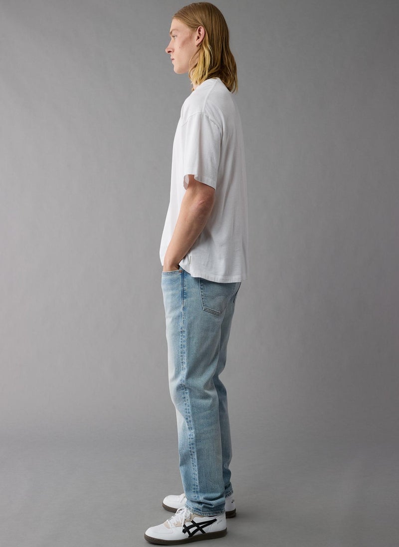 American Eagle بنطال جينز رياضي مستقيم من AE EasyFlex  - Image 5