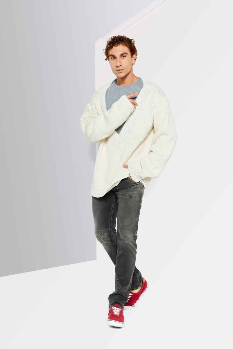 BOTTEGA VENETA سويت شيرت رجالي فضفاض بياقة على شكل V، كريمي - Image 2