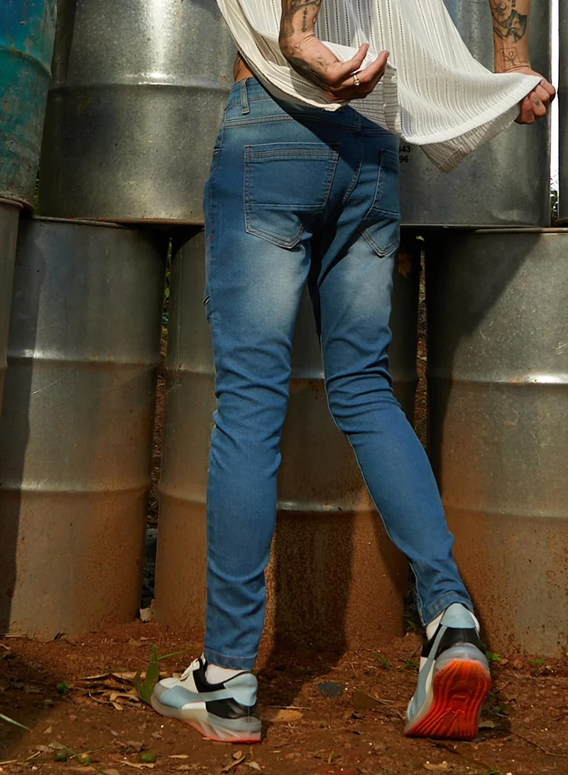 Campus Sutra Men's Light Blue Self-Design Patched Denim Jeans