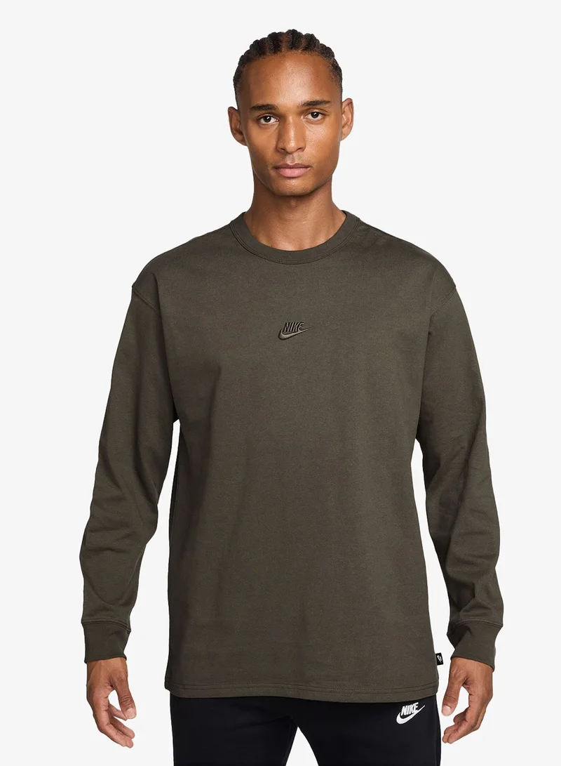 نايكي تيشيرت أساسي فاخر مستدام من إن إس دبليو