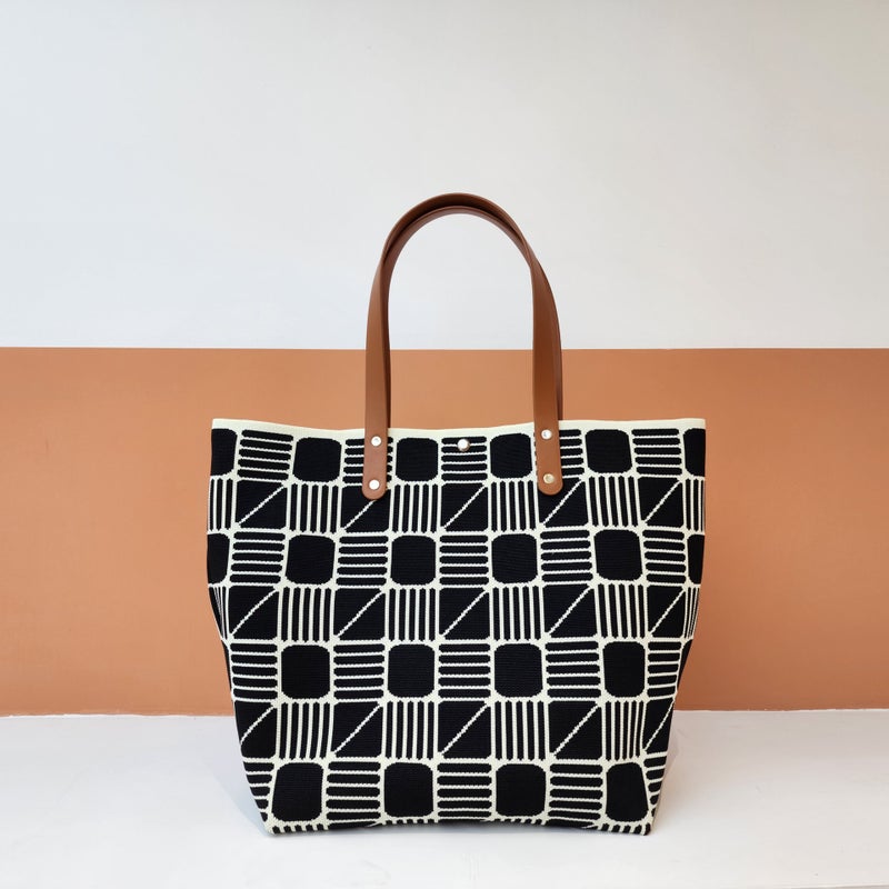 2025 Spring New Bucket Tote Bag Large Capacity For Work, Commuting And Class Daily Matching Bucket Knitted Bag - Image 1