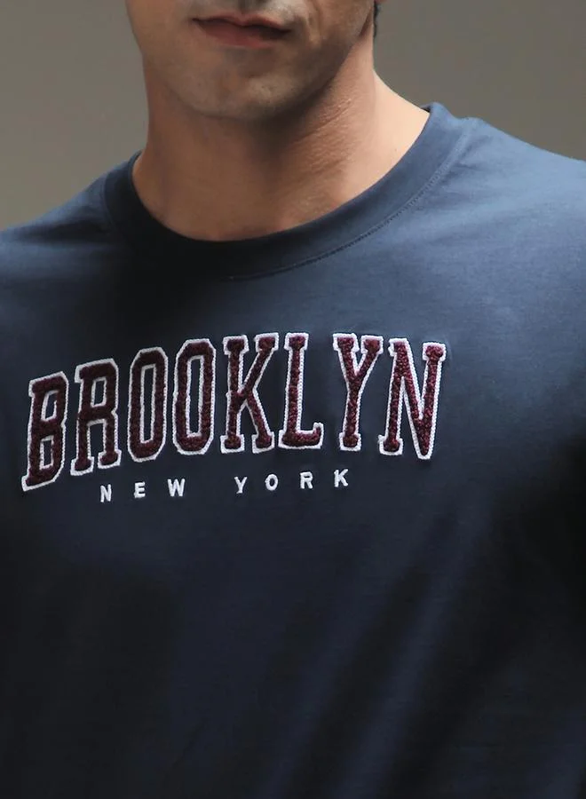 ديلينجر تيشيرت مطبع بأكمام قصيرة وقصة واسعة للرجال