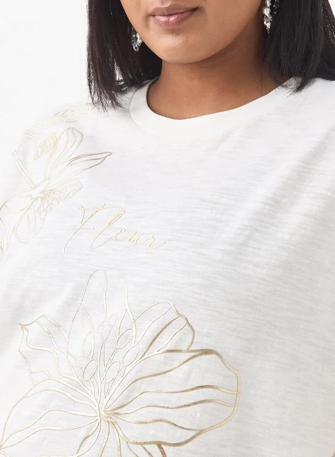  أولا بوبكن تيشيرت مقاس كبير بطبعات زهور من أولا بوبكن بياقة دائرية