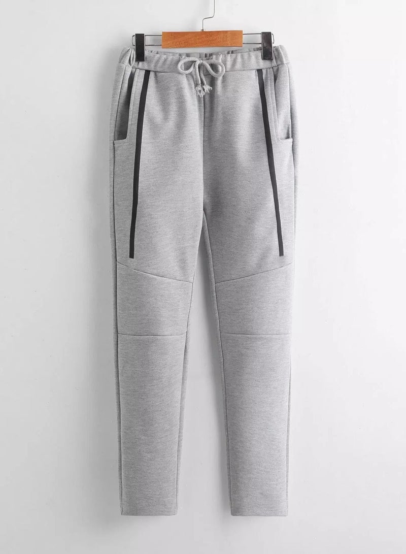 بنطلون رياضي بجيوب مائلة وحواف متباينة للأولاد - Image 1