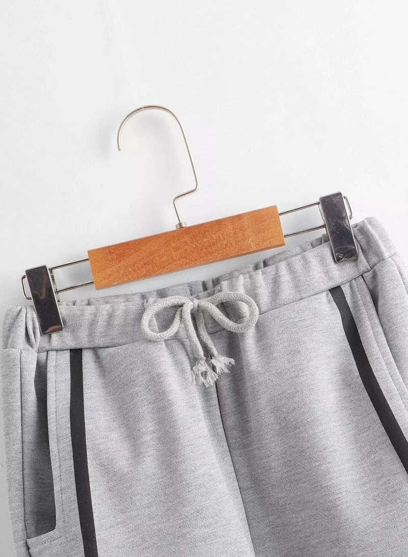 بنطلون رياضي بجيوب مائلة وحواف متباينة للأولاد - Image 3