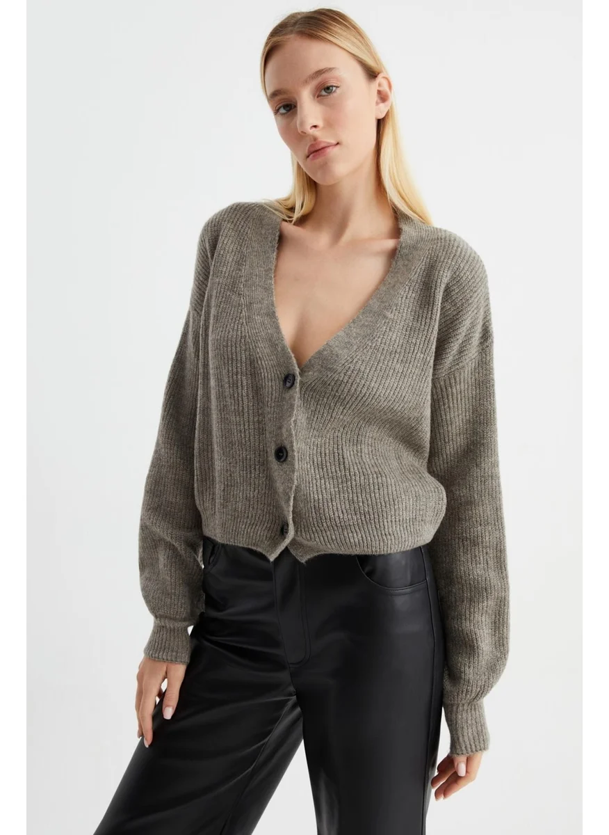 Alexander Gardi V-Neck Buttoned Knitted Cardigan (B22-5753)