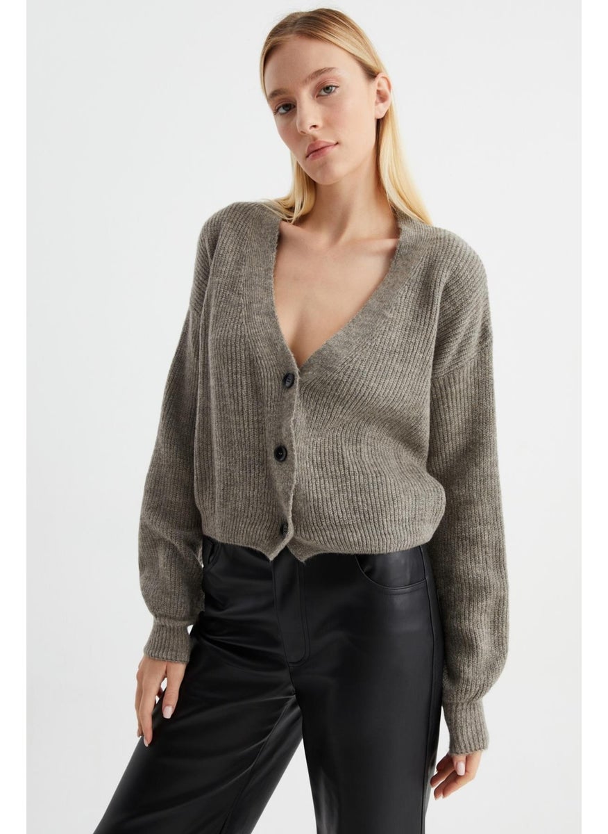 Alexander Gardi V-Neck Buttoned Knitted Cardigan (B22-5753)  - Image 3