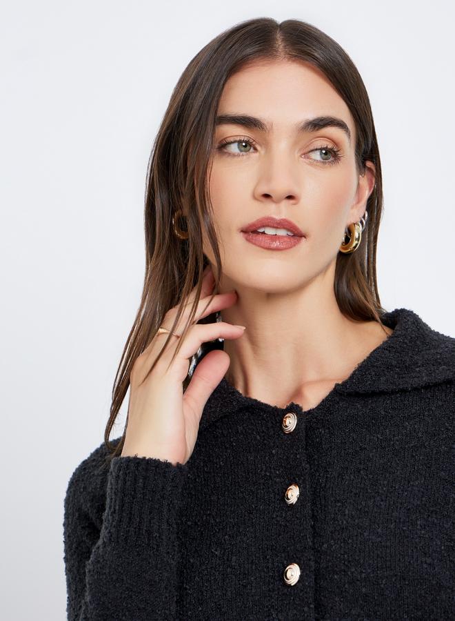 ستايلي بلوزة بتفاصيل بارزة الملمس مع أزرار - Image 3