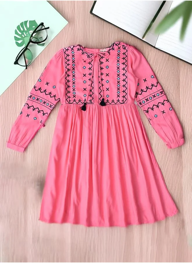 بيلا مودا Bella Moda Embroidered Tie-Up Neck Knee-Length Dress