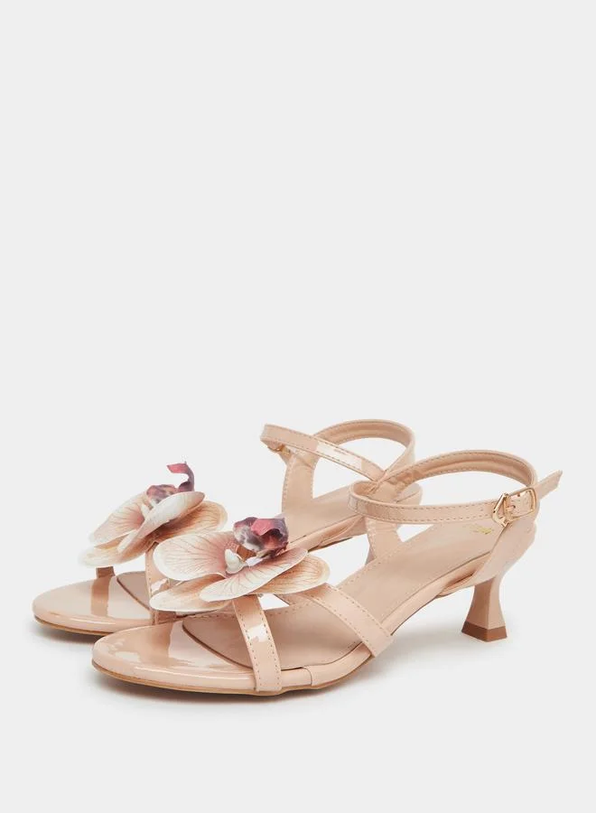 ستايلي صندل بكعب قطة ومزين بزهرة